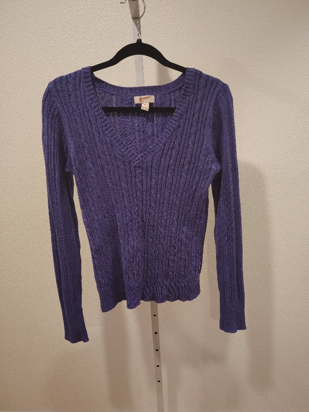 Arizona Jean Company Junior's Sweater Size XL V-Neck Purple Cable Knit